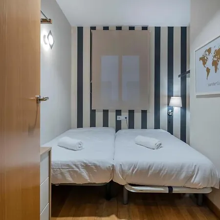 Apartment 2 Bedroom With Balcony In Eixample 4-2 Barcelona