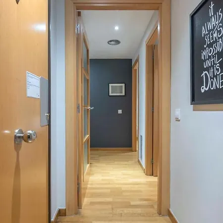 2 Bedroom With Balcony In Eixample 4-2 * Barcelona
