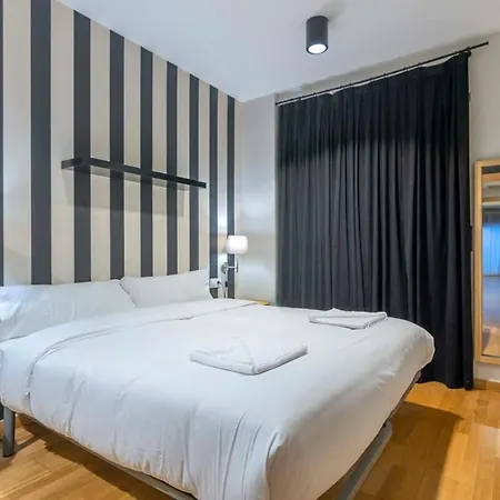 Apartment 2 Bedroom With Balcony In Eixample 4-2 Barcelona