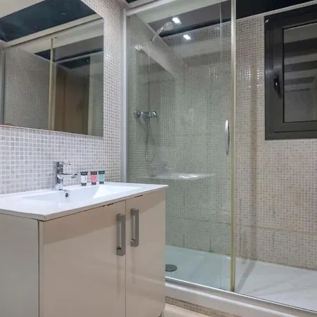 2 Bedroom With Balcony In Eixample 4-2 * Barcelona