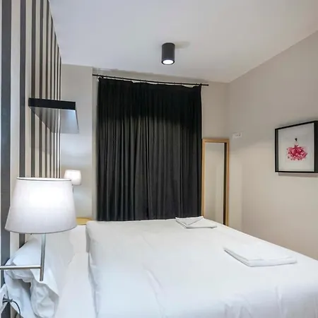 2 Bedroom With Balcony In Eixample 4-2 * Barcelona
