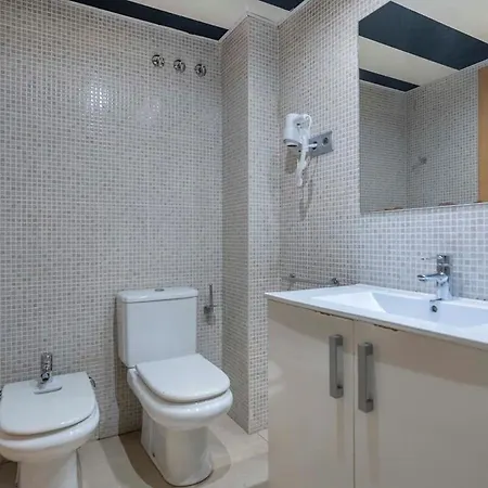 2 Bedroom With Balcony In Eixample 4-2 Apartment