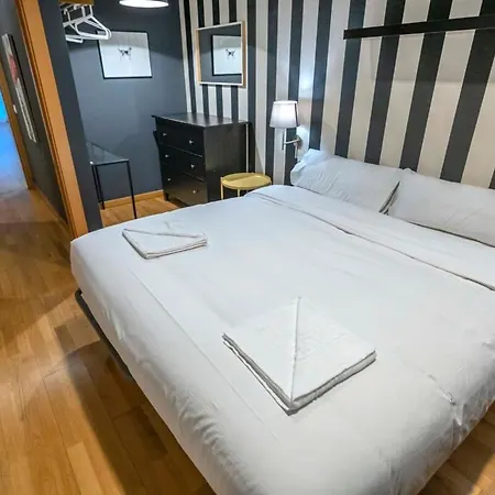 2 Bedroom With Balcony In Eixample 4-2 *