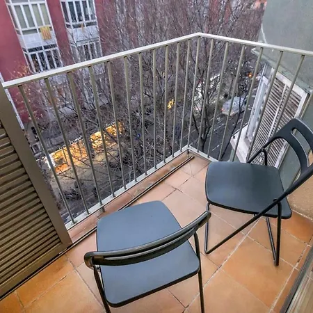 2 Bedroom With Balcony In Eixample 4-2 Apartment *