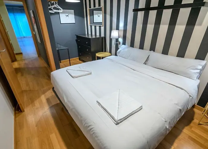 The Collection - 2 Bedroom With Balcony In Eixample 4-2 *